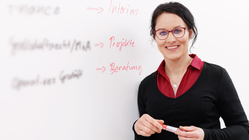  Promovierte Anwältin für Corporate Finance & Legal